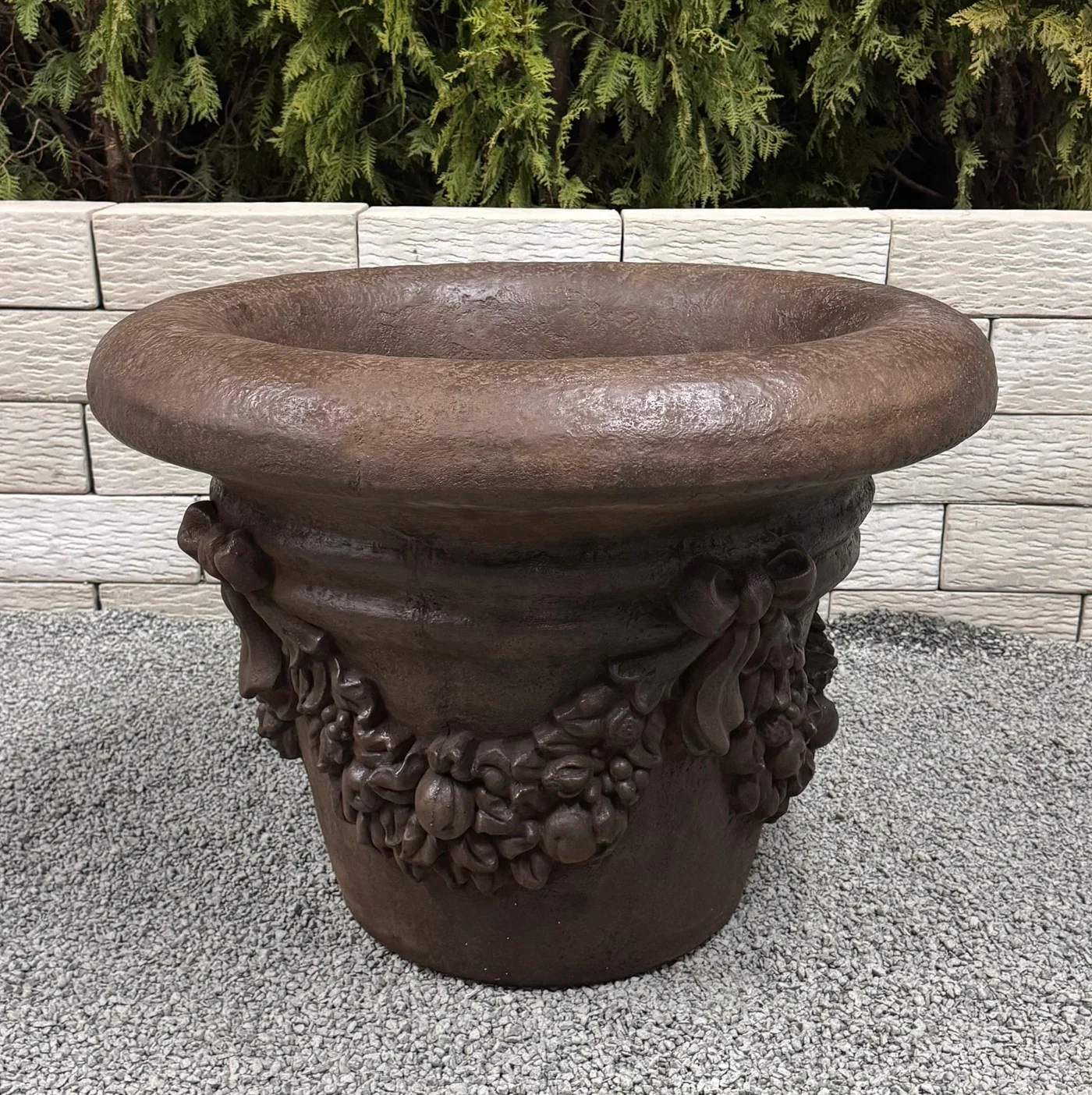 Palm Pot Classico Planter with Della Robbia Relief 25.5" High